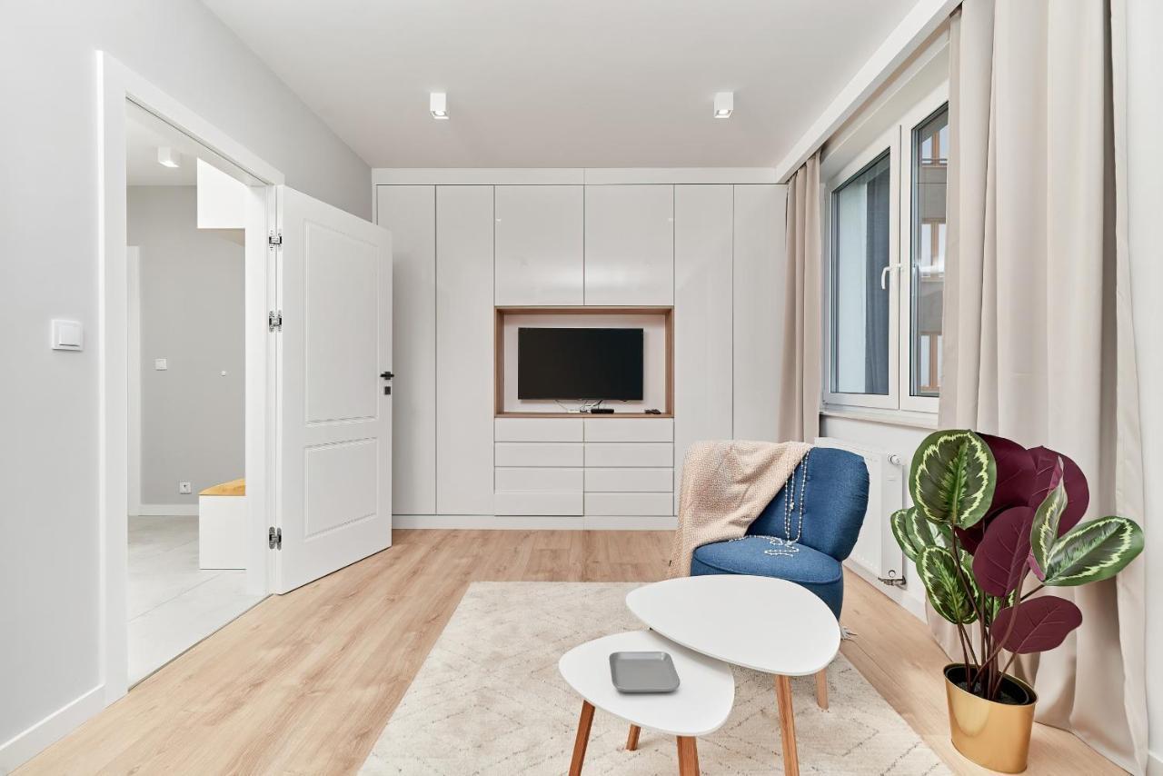 Exclusive Apartments Gwiazdzista With Free Garage Wroclaw By Noclegi Renters Exterior photo