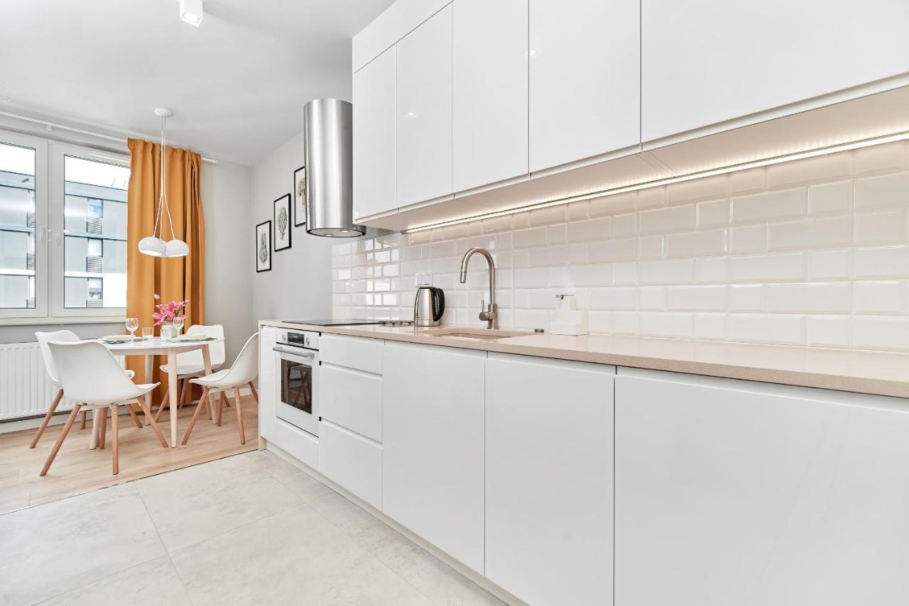 Exclusive Apartments Gwiazdzista With Free Garage Wroclaw By Noclegi Renters Exterior photo